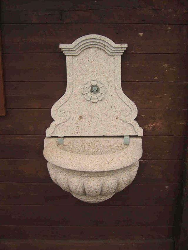 FONTANA CASTELLO - Granito giallo